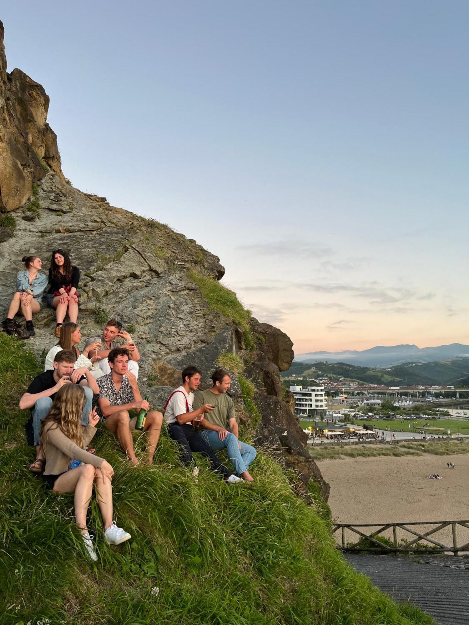 Surf Camp San Sebastian Partyhostel Aia ภายนอก รูปภาพ