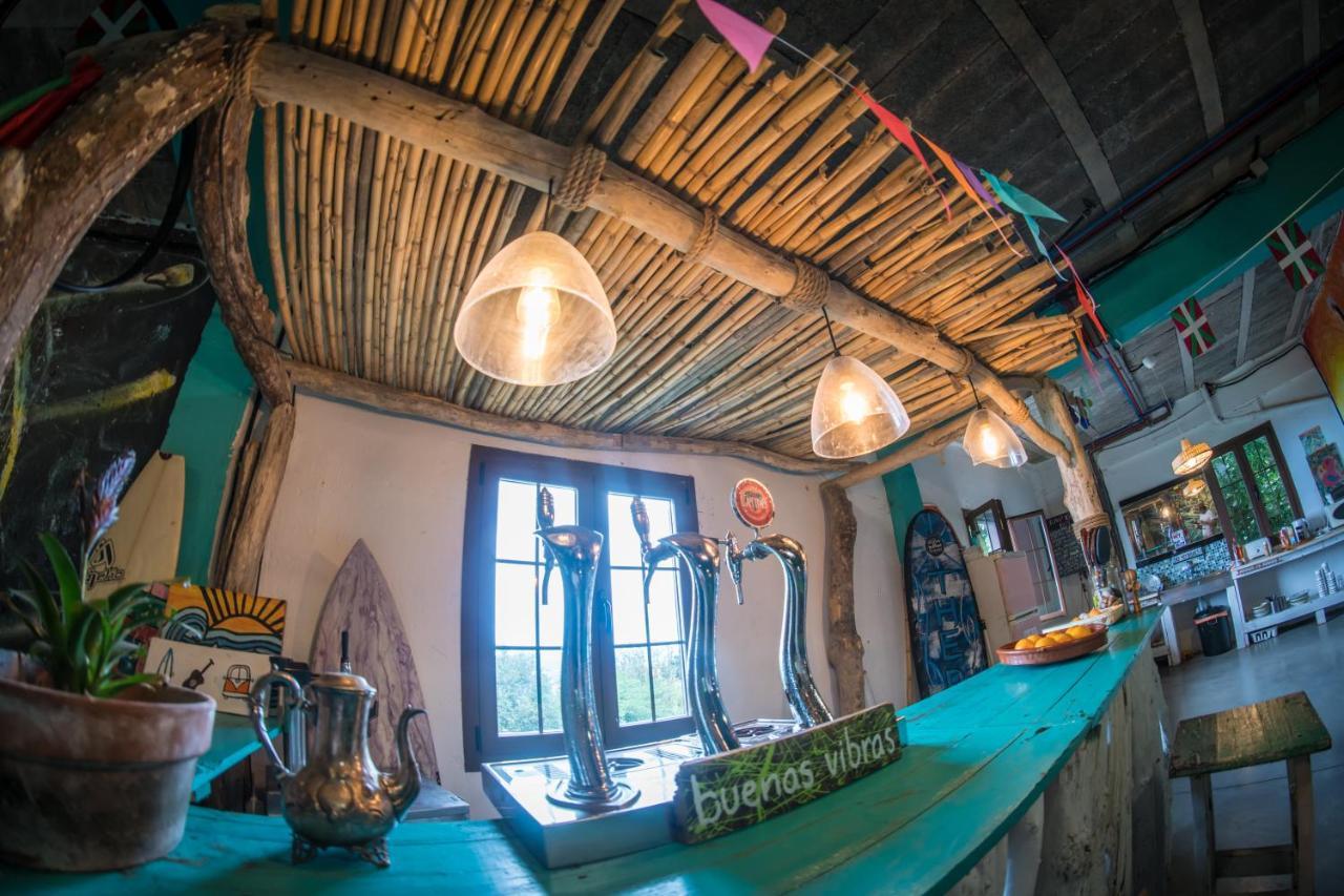 Surf Camp San Sebastian Partyhostel Aia ภายนอก รูปภาพ