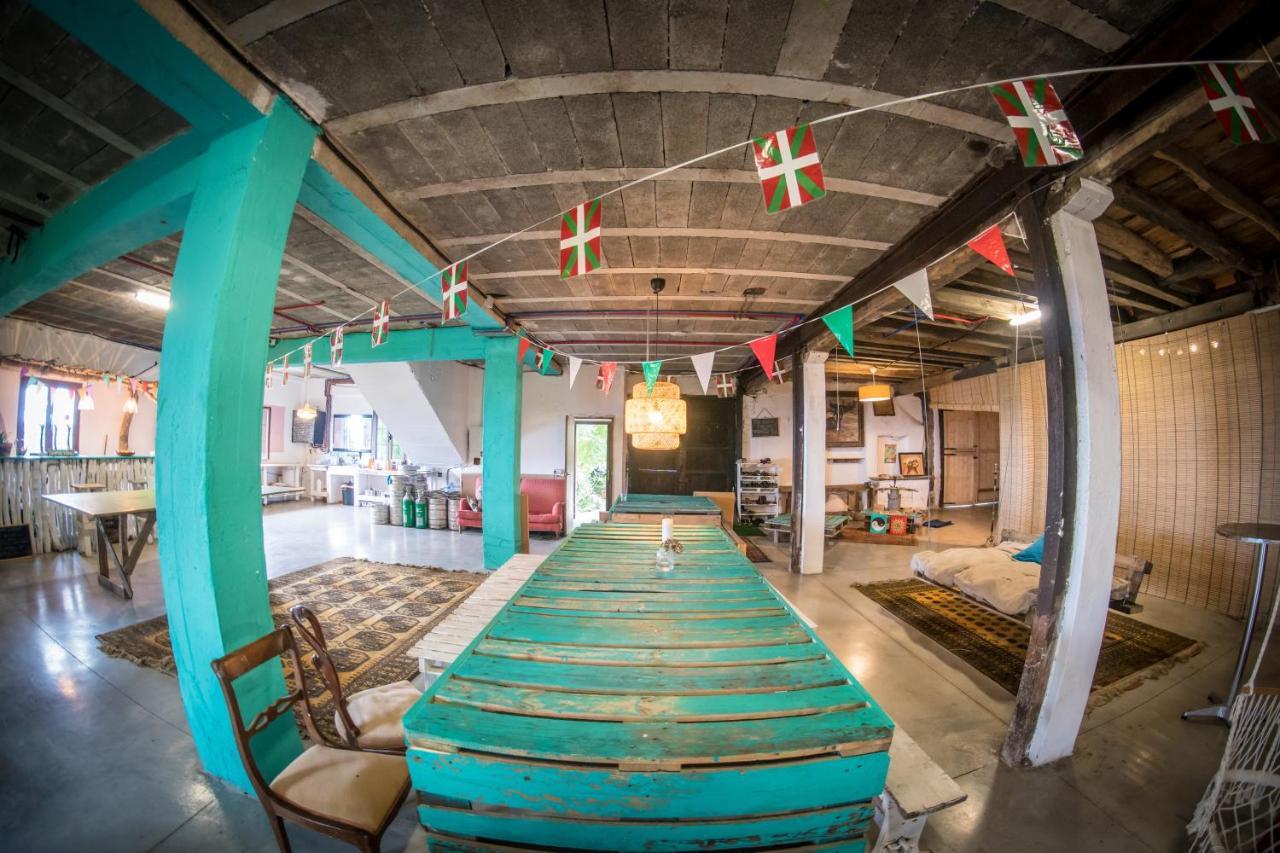 Surf Camp San Sebastian Partyhostel Aia ภายนอก รูปภาพ