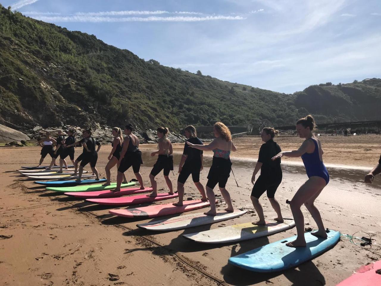 Surf Camp San Sebastian Partyhostel Aia ภายนอก รูปภาพ