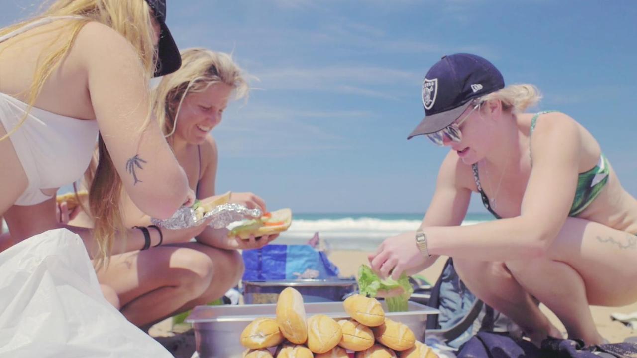 Surf Camp San Sebastian Partyhostel Aia ภายนอก รูปภาพ
